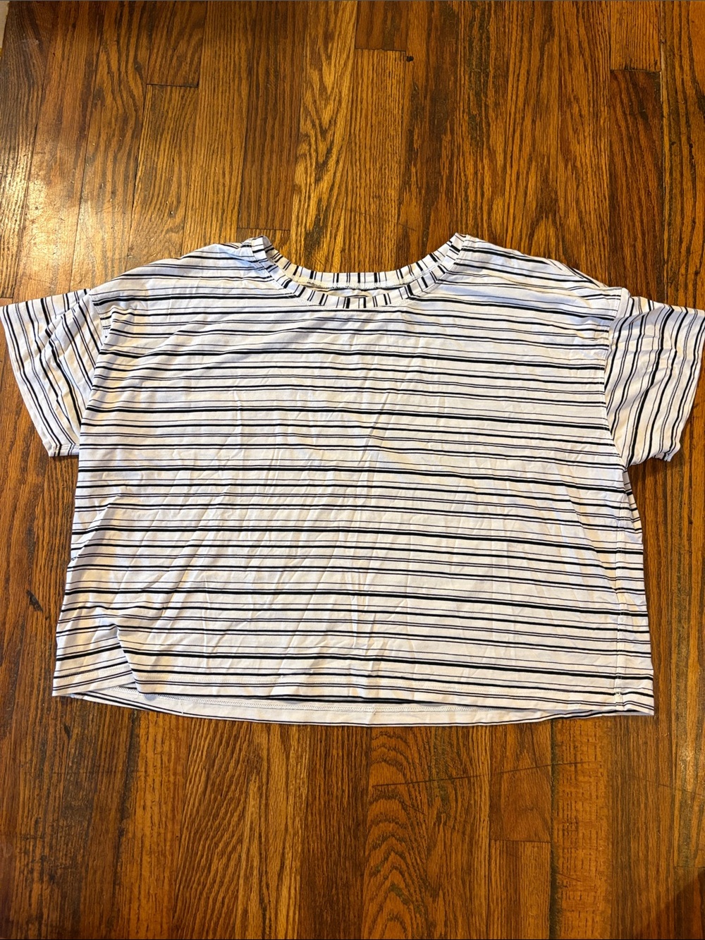 🎉Like New! Lululemon athletica White Black Striped Cropped Tee